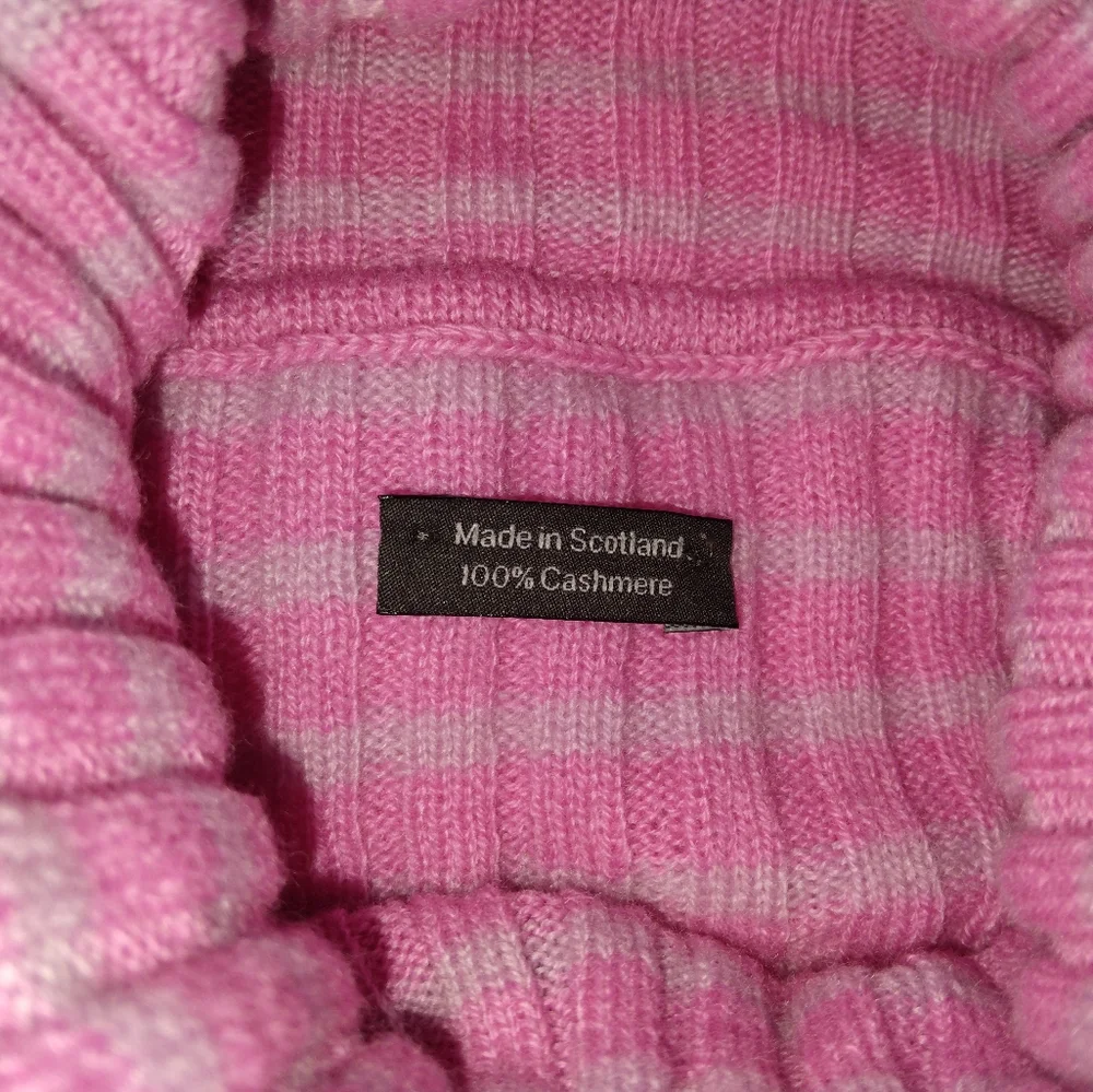 Made In Scotland 100% Cashmere Turtle Neck Sweater Size XS